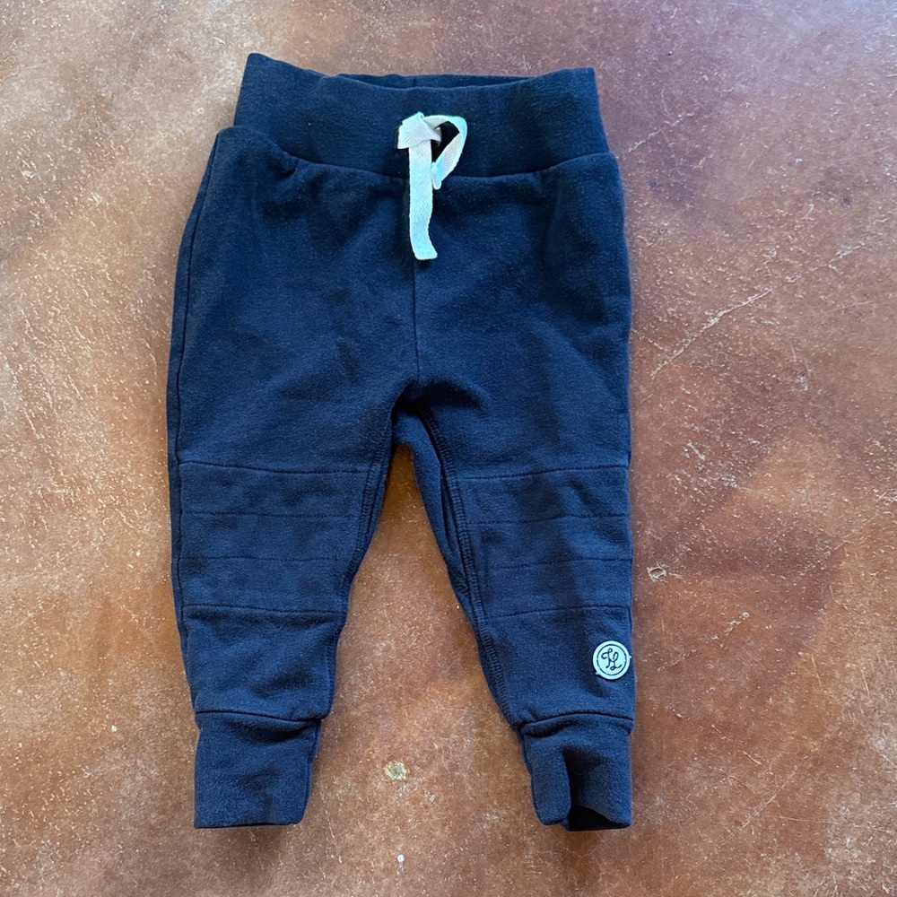 GUC Toora Loora Black Kids Jogger Pants 12-18 mos
